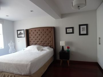 HERMOSA CASA 5 DORMITORIOS -JARDÍN SAUNA GIMNASIO PISCINA