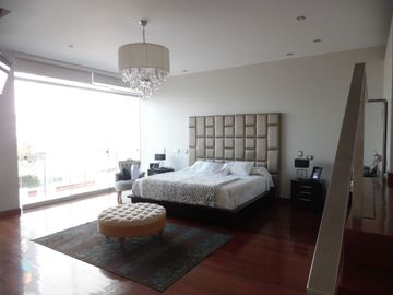 HERMOSA CASA 5 DORMITORIOS -JARDÍN SAUNA GIMNASIO PISCINA