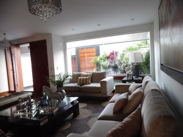 HERMOSA CASA 5 DORMITORIOS -JARDÍN SAUNA GIMNASIO PISCINA