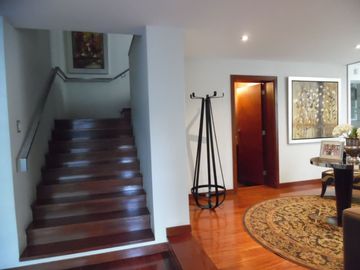 HERMOSA CASA 5 DORMITORIOS -JARDÍN SAUNA GIMNASIO PISCINA
