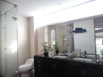 HERMOSA CASA 5 DORMITORIOS -JARDÍN SAUNA GIMNASIO PISCINA