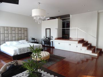 HERMOSA CASA 5 DORMITORIOS -JARDÍN SAUNA GIMNASIO PISCINA