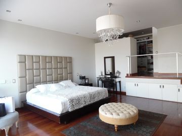 HERMOSA CASA 5 DORMITORIOS -JARDÍN SAUNA GIMNASIO PISCINA