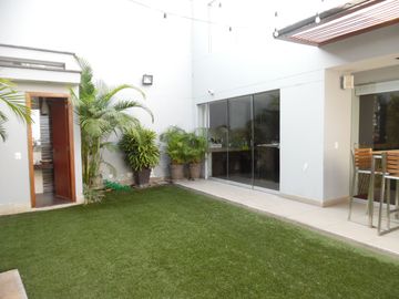 HERMOSA CASA 5 DORMITORIOS -JARDÍN SAUNA GIMNASIO PISCINA