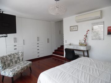 HERMOSA CASA 5 DORMITORIOS -JARDÍN SAUNA GIMNASIO PISCINA