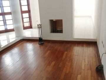 LA MOLINA. Casa en Venta en la Urb. Santa Patricia, cerca a Javier Prado. Calle cerrada. 4 dormitorios