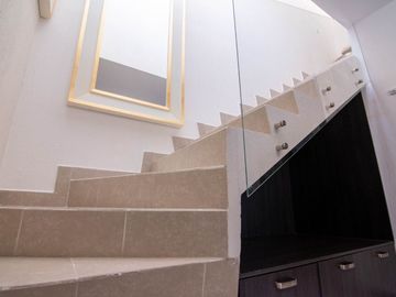 Casa en venta en coto Alta California con Remodelaciones y Aire Acondicionado