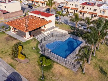 Casa en venta en coto Alta California con Remodelaciones y Aire Acondicionado