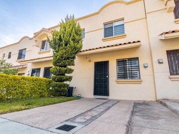 Casa en venta en coto Alta California con Remodelaciones y Aire Acondicionado