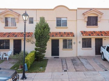 Casa en venta en coto Alta California con Remodelaciones y Aire Acondicionado