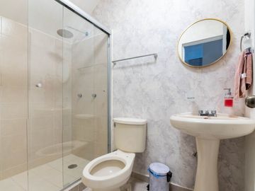 Casa en venta en coto Alta California con Remodelaciones y Aire Acondicionado