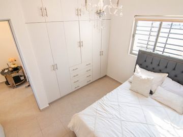 Casa en venta en coto Alta California con Remodelaciones y Aire Acondicionado