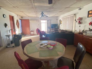 Local Comercial con Casa. Sobre Ave. Principal por Blvd. Solidaridad