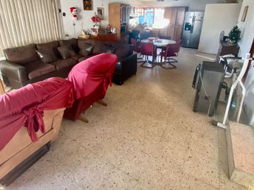 Local Comercial con Casa. Sobre Ave. Principal por Blvd. Solidaridad