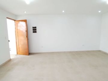 AMPLIO DEPARTAMENTO CON 4 HABITACIONES