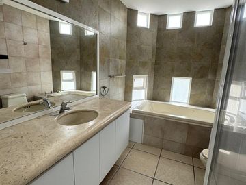 HERMOSA CASA EN VENTA EN GRAN JARDIN LEON, GTO