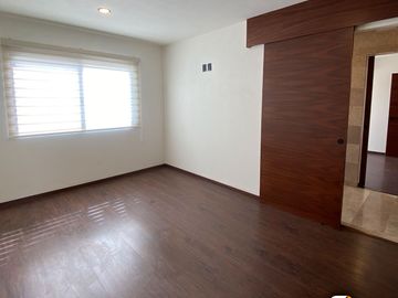 Moderna y Hermosa casa en Privada San Angel V, Negociable,