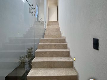 Moderna y Hermosa casa en Privada San Angel V, Negociable,