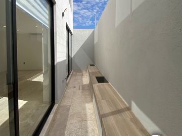 Moderna y Hermosa casa en Privada San Angel V, Negociable,