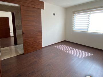 Moderna y Hermosa casa en Privada San Angel V, Negociable,