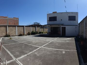 CASA GRANDE EN VENTA - JARIPEO - SALIDA A MIL CUMBRES