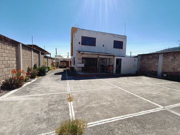 CASA GRANDE EN VENTA - JARIPEO - SALIDA A MIL CUMBRES