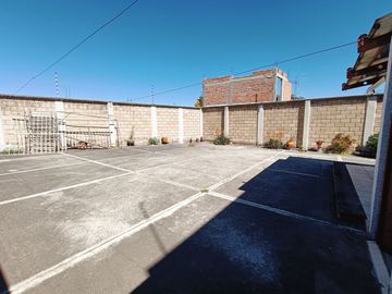 CASA GRANDE EN VENTA - JARIPEO - SALIDA A MIL CUMBRES
