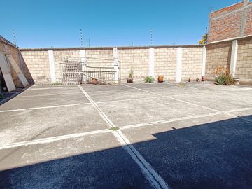 CASA GRANDE EN VENTA - JARIPEO - SALIDA A MIL CUMBRES