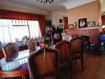 CASA GRANDE EN VENTA - JARIPEO - SALIDA A MIL CUMBRES