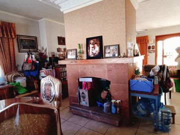 CASA GRANDE EN VENTA - JARIPEO - SALIDA A MIL CUMBRES
