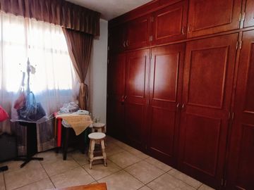 CASA GRANDE EN VENTA - JARIPEO - SALIDA A MIL CUMBRES