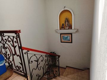 CASA GRANDE EN VENTA - JARIPEO - SALIDA A MIL CUMBRES