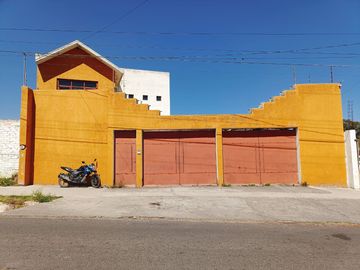 CASA GRANDE EN VENTA - JARIPEO - SALIDA A MIL CUMBRES