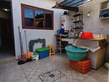 CASA GRANDE EN VENTA - JARIPEO - SALIDA A MIL CUMBRES