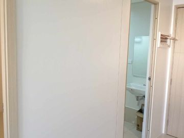VINE03XXT1: For Rent Semi Furnished 2BR Unit at Vine Residences