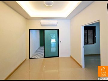 Townhouse, newly renovated, The Ricco Town Ramindra - Watcharaphon (24.3 sq m.), 4 bedrooms, 2 bathrooms, near 5 Watcharaphon intersection.