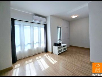 Townhouse, newly renovated, The Ricco Town Ramindra - Watcharaphon (24.3 sq m.), 4 bedrooms, 2 bathrooms, near 5 Watcharaphon intersection.