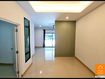 Townhouse, newly renovated, The Ricco Town Ramindra - Watcharaphon (24.3 sq m.), 4 bedrooms, 2 bathrooms, near 5 Watcharaphon intersection.