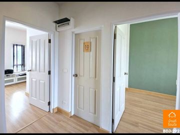 Townhouse, newly renovated, The Ricco Town Ramindra - Watcharaphon (24.3 sq m.), 4 bedrooms, 2 bathrooms, near 5 Watcharaphon intersection.