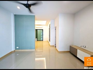 Townhouse, newly renovated, The Ricco Town Ramindra - Watcharaphon (24.3 sq m.), 4 bedrooms, 2 bathrooms, near 5 Watcharaphon intersection.