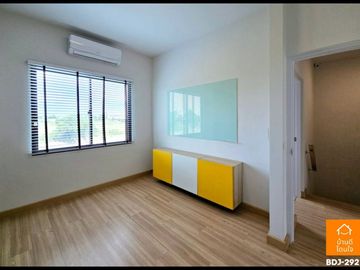 Townhouse, newly renovated, The Ricco Town Ramindra - Watcharaphon (24.3 sq m.), 4 bedrooms, 2 bathrooms, near 5 Watcharaphon intersection.