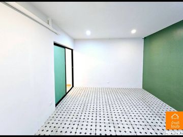 Townhouse, newly renovated, The Ricco Town Ramindra - Watcharaphon (24.3 sq m.), 4 bedrooms, 2 bathrooms, near 5 Watcharaphon intersection.