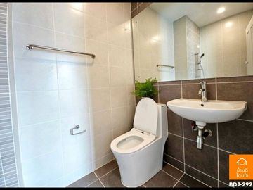 Townhouse, newly renovated, The Ricco Town Ramindra - Watcharaphon (24.3 sq m.), 4 bedrooms, 2 bathrooms, near 5 Watcharaphon intersection.