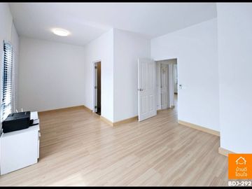 Townhouse, newly renovated, The Ricco Town Ramindra - Watcharaphon (24.3 sq m.), 4 bedrooms, 2 bathrooms, near 5 Watcharaphon intersection.