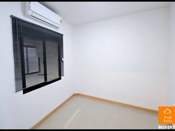 Townhouse, newly renovated, The Ricco Town Ramindra - Watcharaphon (24.3 sq m.), 4 bedrooms, 2 bathrooms, near 5 Watcharaphon intersection.