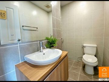 Townhouse, newly renovated, The Ricco Town Ramindra - Watcharaphon (24.3 sq m.), 4 bedrooms, 2 bathrooms, near 5 Watcharaphon intersection.