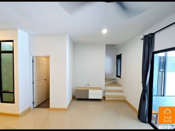Townhouse, newly renovated, The Ricco Town Ramindra - Watcharaphon (24.3 sq m.), 4 bedrooms, 2 bathrooms, near 5 Watcharaphon intersection.