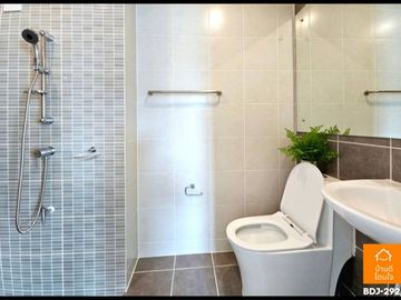 Townhouse, newly renovated, The Ricco Town Ramindra - Watcharaphon (24.3 sq m.), 4 bedrooms, 2 bathrooms, near 5 Watcharaphon intersection.