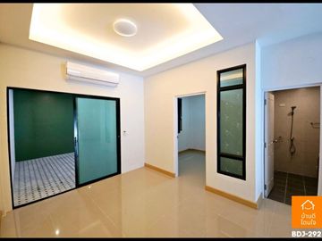Townhouse, newly renovated, The Ricco Town Ramindra - Watcharaphon (24.3 sq m.), 4 bedrooms, 2 bathrooms, near 5 Watcharaphon intersection.