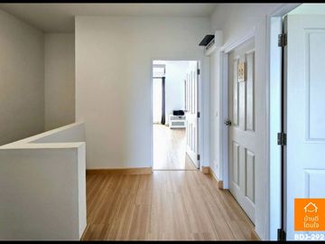 Townhouse, newly renovated, The Ricco Town Ramindra - Watcharaphon (24.3 sq m.), 4 bedrooms, 2 bathrooms, near 5 Watcharaphon intersection.